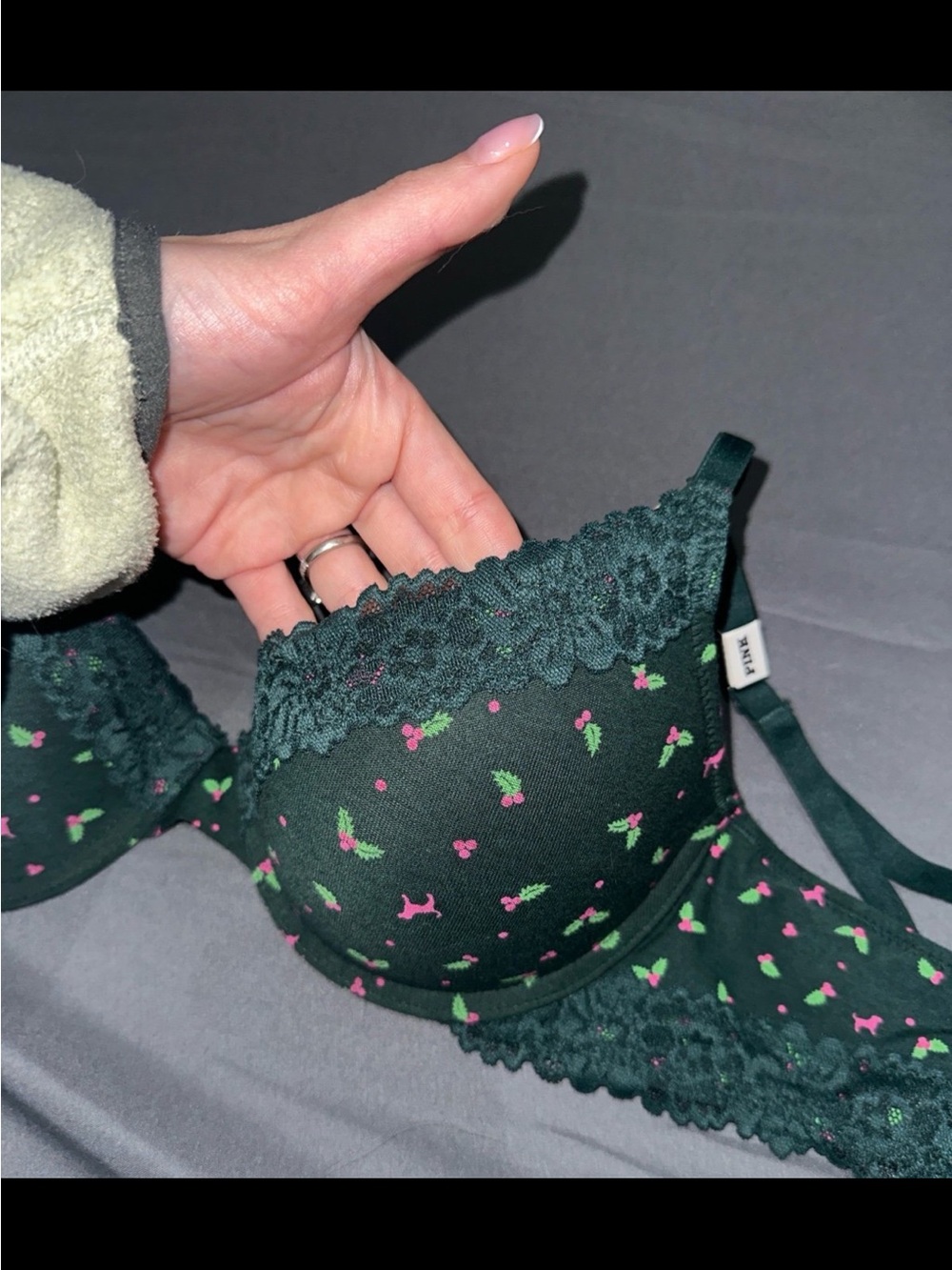 NWOT Victorias Secret PINK Christmas Green 34C Wear Everywhere Push Up Bra